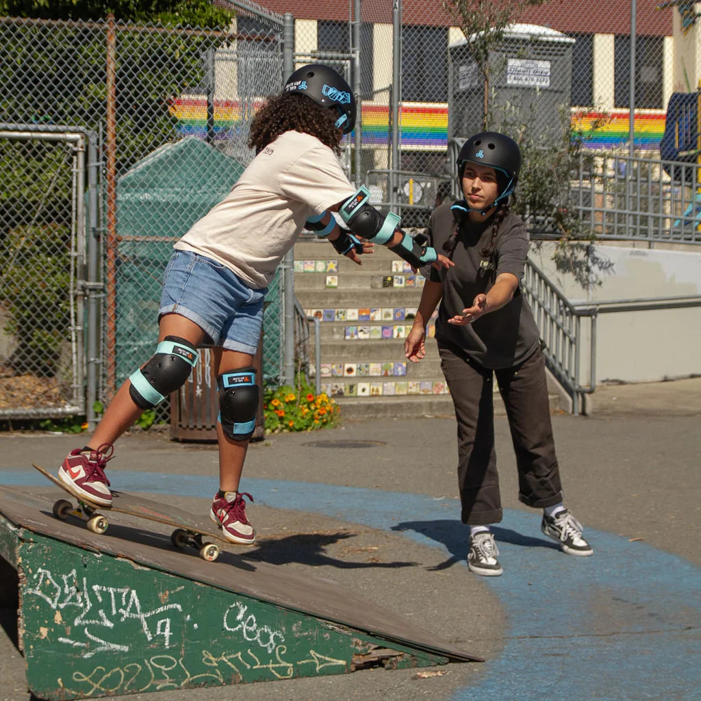 Triple 8 | Saver Series 3 Pack Pads - Skate Like a Girl - Blue/Green