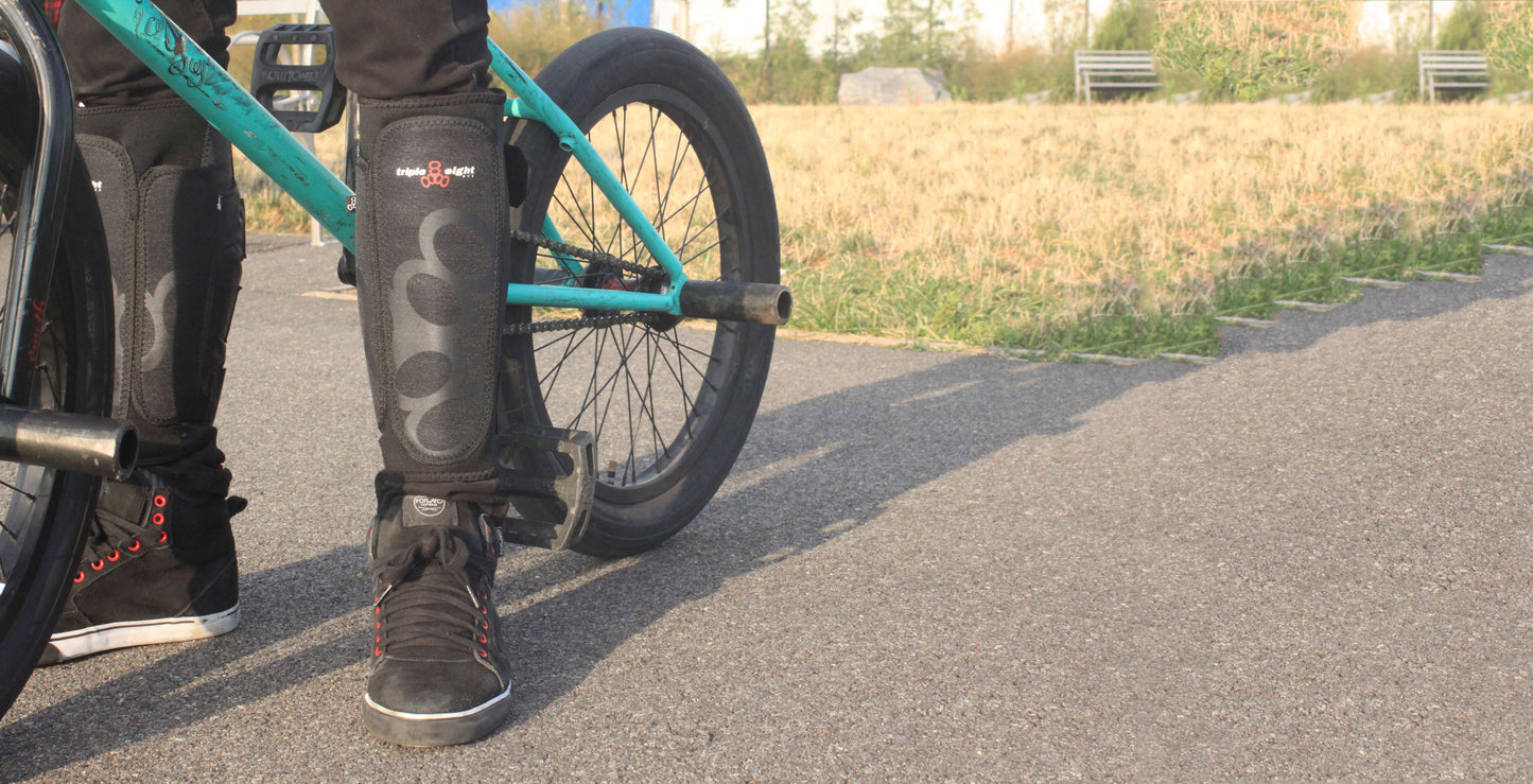 Triple 8 | ExoSkin Shin &amp; Whip Guard Pads - Black